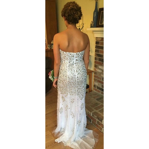 JOVANI 81120 in white/crystal - Picture 2 of 8